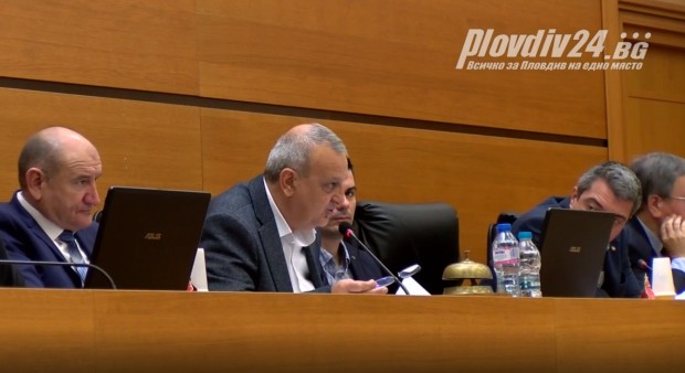 </TD
>С пълно мнозинство пловдивският общински съвет прие повторно решението си,