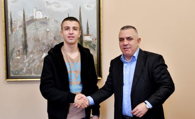 Кметът Стефан Радев се срещна с тазгодишния шампион на България по картинг Самуил Иванов