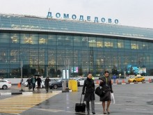 На руското летище "Домодедово" неизвестни с автомати отнеха чанта с 4 милиона долара от двама мъже