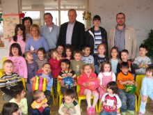 Мартенички и лакомства в две детски градини занесоха от ГЕРБ – "Източен"