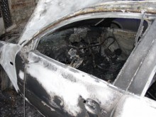 Неизвестни запалиха автомобил в Асеновград