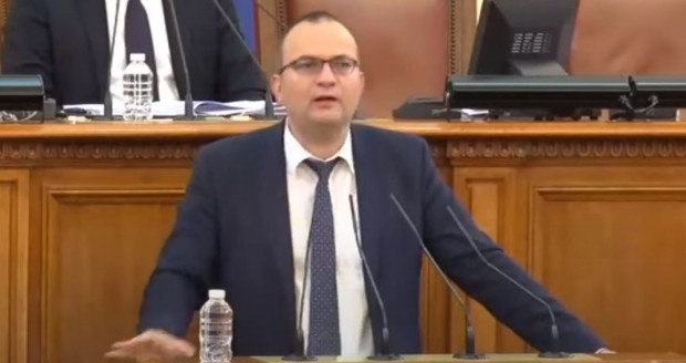 Мартин Димитров: Редно беше да вземете мнението на парламента преди удължаването на концесията върху пристанищен терминал "Росенец"