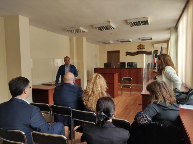 </TD
>Магистрати от Бургаски регион обсъждаха днес актуални въпроси от съдебната