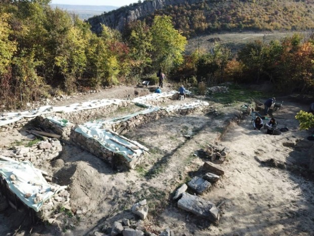 Керамичен котел от XI век откриха при разкопки край Горна Оряховица