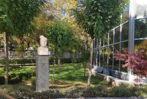 Медицински университет-Варна обявява дарителска кампания за изграждане на бюст-паметник на