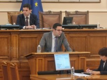 Министър Пулев към Даниел Лорер: Защо ви е страх от надзор във ФнФ?