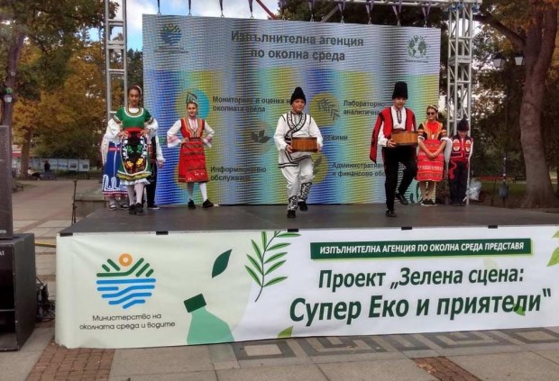 В Пловдив показват специално изработени фолклорни носии