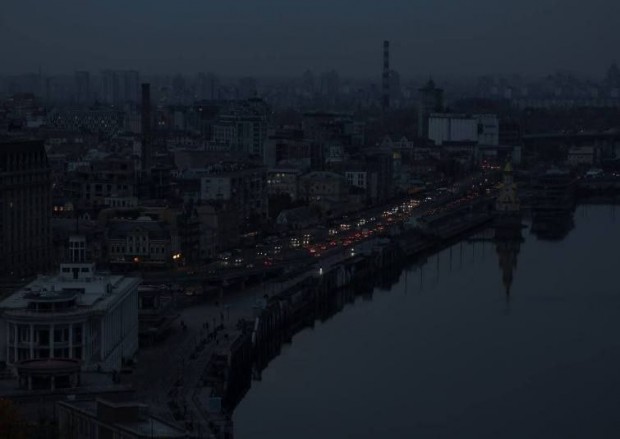 Киев остава без ток по 10-12 часа в денонощието