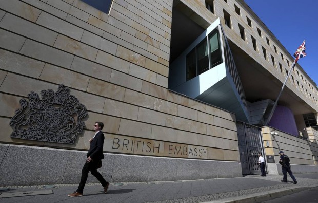 Бивш служител на британското посолство в Берлин се призна за виновен в шпионаж в полза на Руския