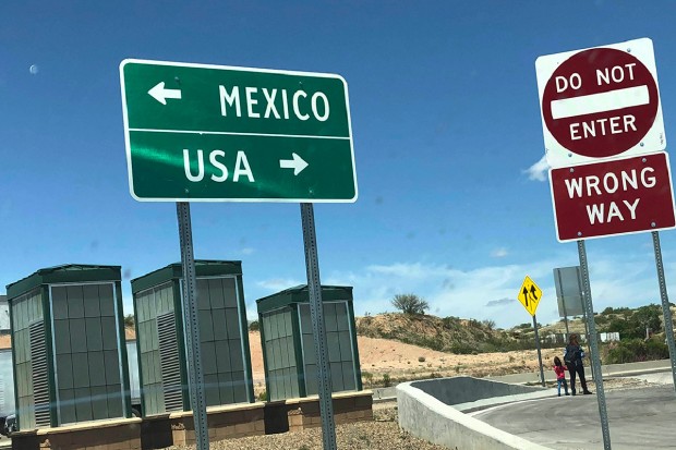 В САЩ поискаха оставката на директора на граничната служба