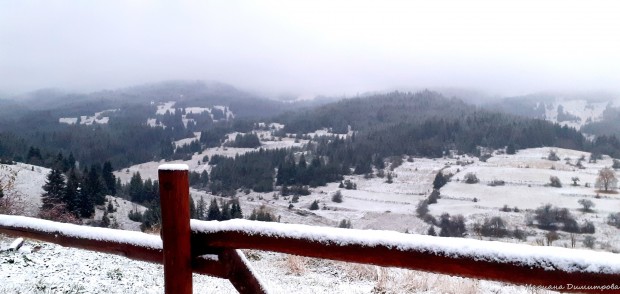 Сняг падна тази нощ по високопланинските села на община Родопи“.