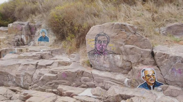 TD Скалите на нос Скамни в Стария Созопол са нашарени с портрети на