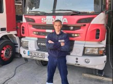 Ето един от пловдивските герои, изровили село от наводненията
