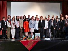 Вицепрезидентът Йотова подкрепи първата в София творческа среща семинар на ръководителите на фолклорни състави в чужбина