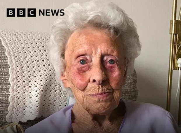 102 годишна жена от Великобритания откри гроба на мъртвороденото си бебе