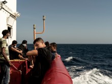 Френският външен министър заплаши Италия с последствия в случай на отказ да приема мигранти