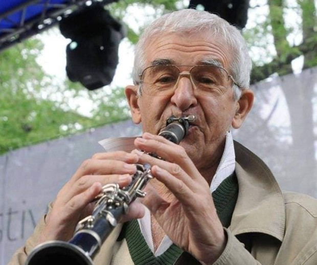 Легендарният джаз музикант саксофонистът Емануил Манолов Бадема почина на 12