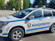 Служител на жандармерията се простреля