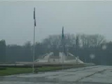 Поставиха знамена пред Братската могила