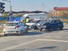 Линейка и пожарна "хвърчат" към Околовръстното на Пловдив