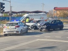 Два леки автомобила са катастрофирали на Околовръстното на Пловдив