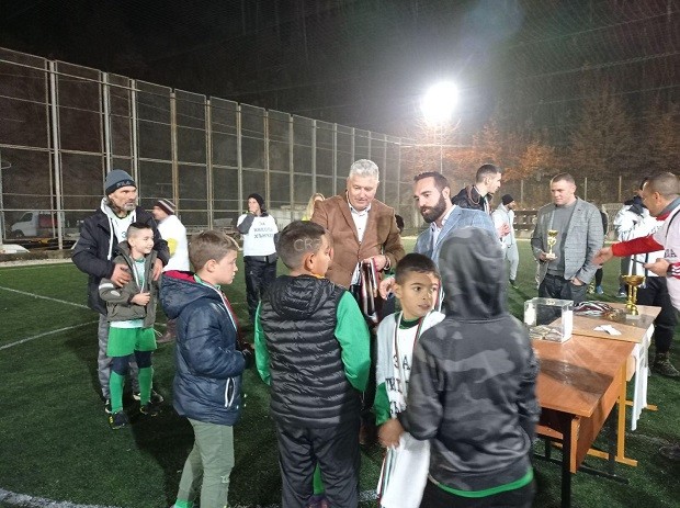 7 900 лв. са набраните средства от благотворителния футболен турнир в помощ на Никола Хъмчев