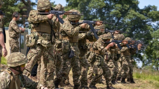 ЕС стартира мисия за обучение на украинската армия