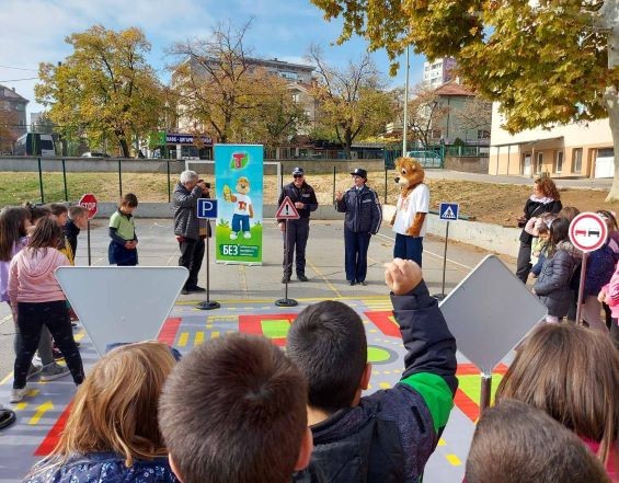 Открит урок по безопасност на движението по пътищата се проведе в Пето основно училище "Митьо Станев" - Стара Загора