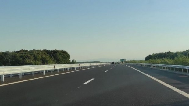 </TD
>Автомагистрала “Тракия е затворена от Карнобат в посока Бургас, поради
