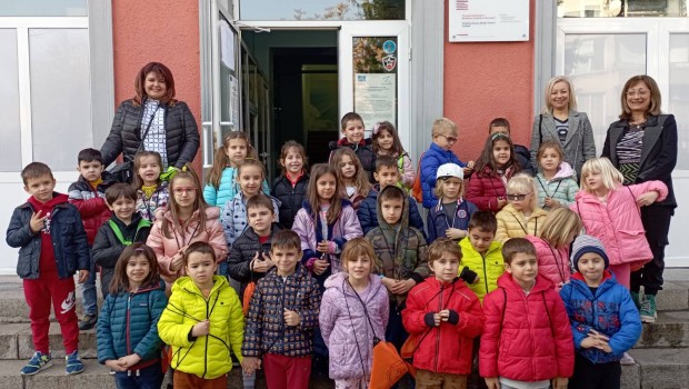 Бъдещи първокласници от ДГ "Мирослава" в Пловдив направиха своята първа визита в училище