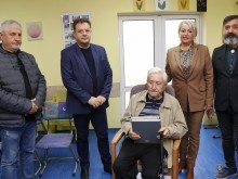 Наградиха патриотът, помогнал за възстановяването на поругания паметник "Майка България"   