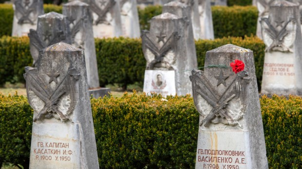 В Германия ще разграничават погребаните съветски войници на "руснаци" и "украинци"