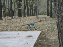 Започна обновяване на четири детски площадки в Мездра