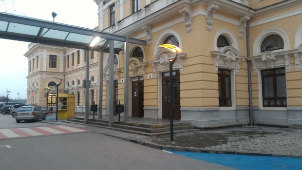 Полицията отцепи района на Централна гара в Пловдив