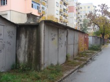 Махат незаконни гаражи в "Централен", боядисват останалите в един цвят
