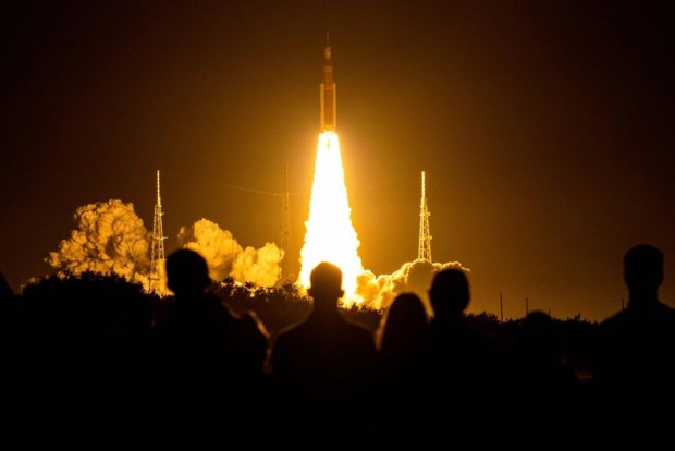 НАСА успя да изстреля ракетата SLS към Луната след три неуспешни опита