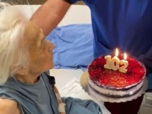 102-годишна жена посрещна рождения си ден в "Пирогов"