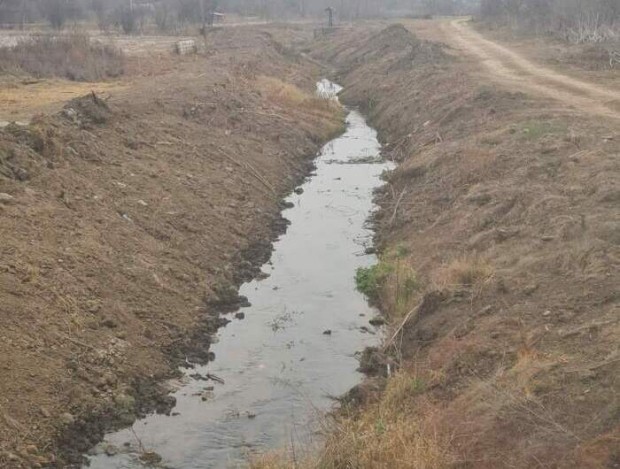 Почистването на коритото на дерето в добруджанското село Красен приключва