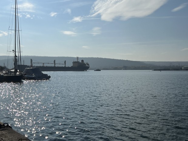 Корабът "Царевна" се завърна във Варна след блокирането в Мариупол