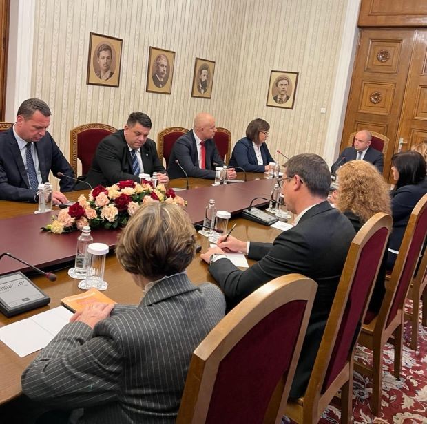 Нинова на консултациите при Радев: Времето за преговори за съставяне на кабинет е загубено