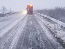 Студен фронт: Дъжд и сняг до часове