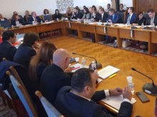 Депутатите от правната парламентарна комисия работиха цяла нощ