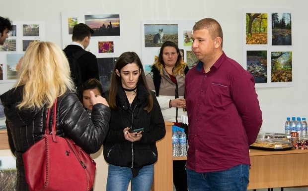 Благотворителна изложба "Есента през очите на Рали" беше открита в Арт Галерия TUV във Варна
