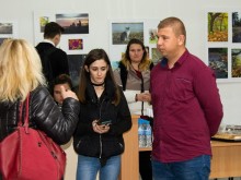 Благотворителна изложба "Есента през очите на Рали" беше открита в Арт Галерия TUV във Варна