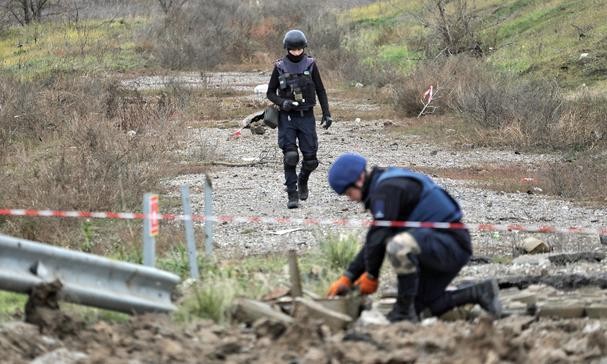 След изтеглянето на руснаците: В Херсон са открити тела със следи от изтезания