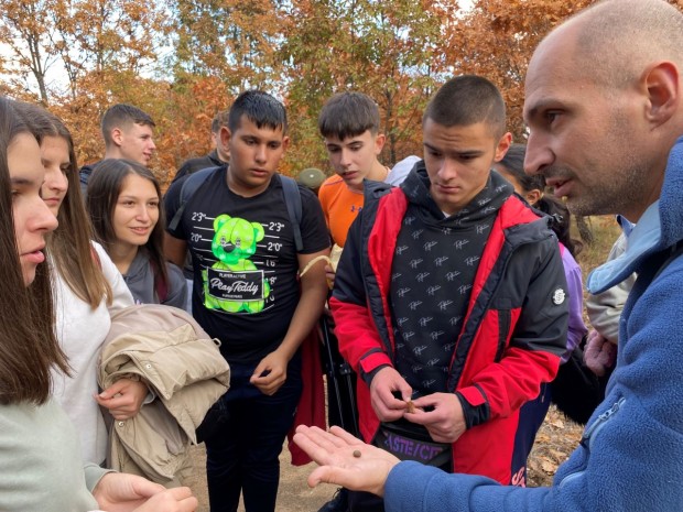 Учене за природата сред природата е фокусът на образователните природозащитни лагери за младежи