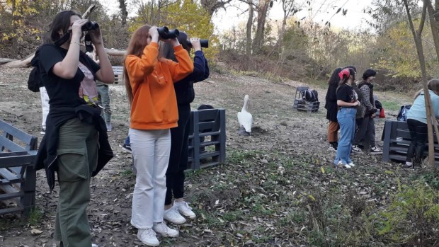 С лекции, презентации и теренни изгледи ученици от Търново се запознават с разнообразието от птици в региона