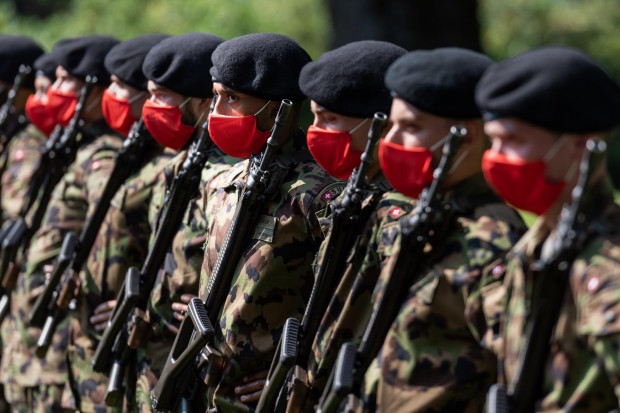 Швейцария организира най-големите военни учения от 1989 година насам