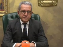 Йордан Цонев умело надигра протестиращите срещу хартиената бюлетина