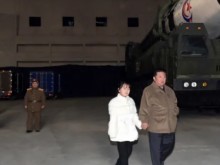 Лидерът на Северна Корея показа за първи път дъщеря си